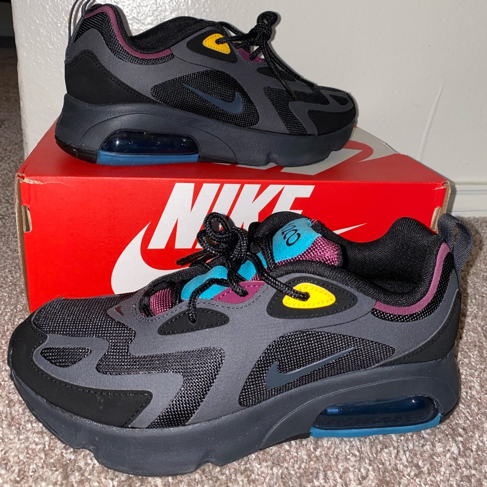 never worn Nike AIr Max 200 - Black Bordeaux